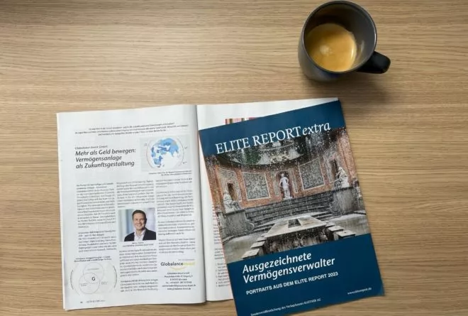 Picture of the ELITE REPORT extra magazine from above with a coffee mug next to it.